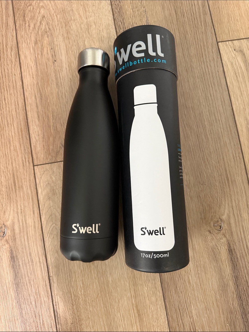 NIB - S'well “London Chimney” black water bottle - 17 oz